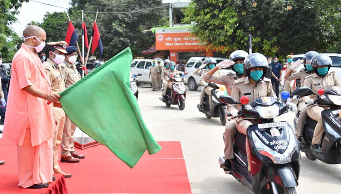 शेरनी दस्ता रवाना: सीएम योगी ने दिखाई हरी झंडी, देखें तस्वीरें