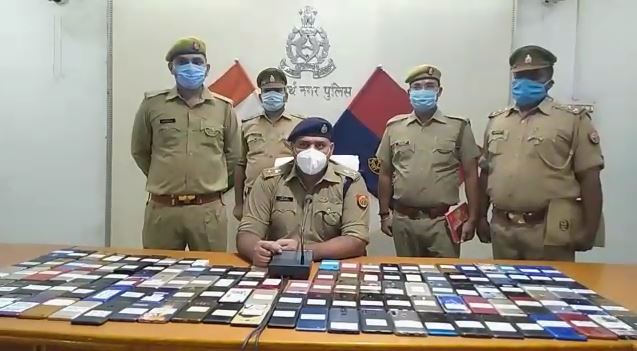 पुलिस ने बरामद किए 121 खोए मोबाइल फोन, सर्विलांस टीम को किया गया सम्मानित