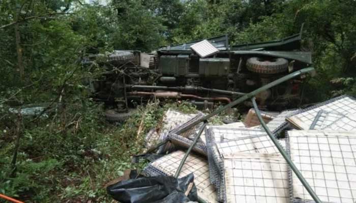 Army vehicle fall into ditch