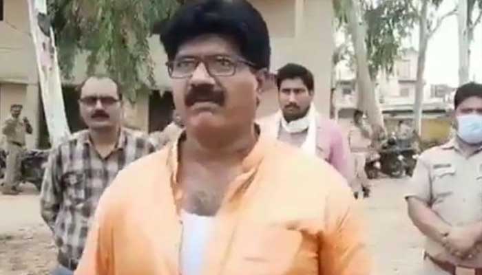 पीटे गए BJP विधायक: पुलिस पर लगाया आरोप, फाड़े गए कपड़े