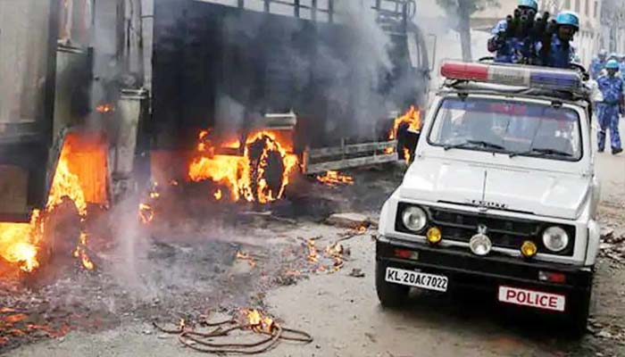 बेंगलुरु हिंसा: कर्नाटक सरकार का बड़ा फैसला, उपद्रवियों से होगी नुकसान की भरपाई