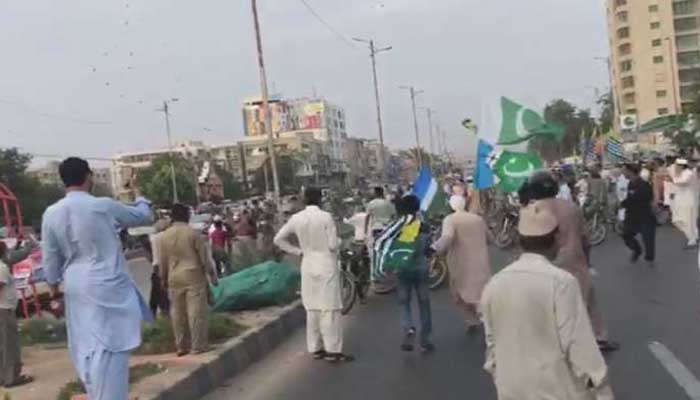 दहला पाकिस्तान: भारत के खिलाफ निकाल रहे रैली पर हमला, मची भगदड़