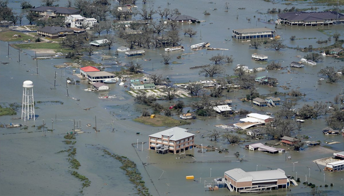 तूफान ‘लॉरा’ की तबाही: आपदाओं से घिरा महाशक्तिशाली देश, हर तरफ हाहाकार