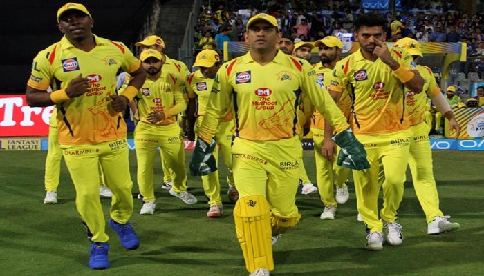 IPL 2020: धोनी की टीम को झटका, CSK के खिलाडी समेत 12 स्टाफ संक्रमित