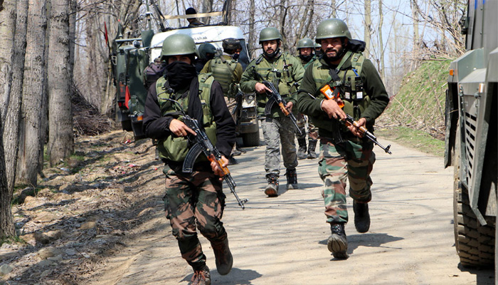 जम्मू-कश्मीर में आतंकियों और सुरक्षाबलों के बीच मुठभेड़, एक आतंकी ढेर