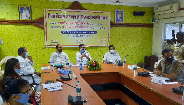 Jaunpur Develop meeting