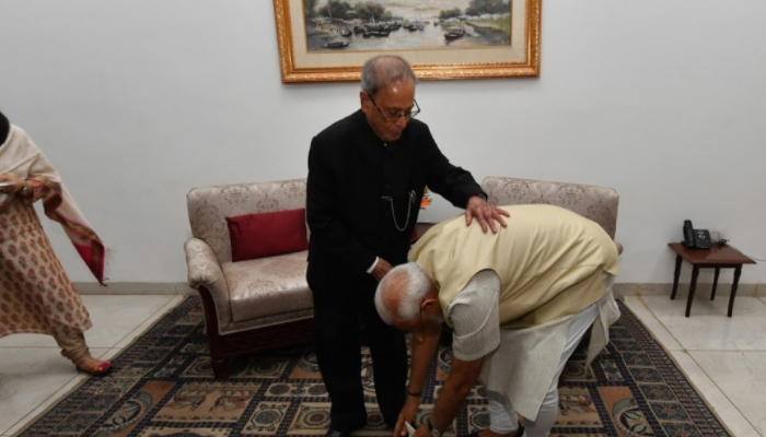 PM मोदी ने प्रणब मुखर्जी के साथ शेयर की ये तस्वीर, बताया- विद्वान और स्टेट्समैन