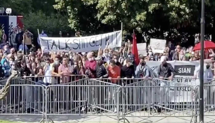 रैली में हिंसक झड़प: मुस्लिम लगा रहे थे नारे, अचानक होने लगा हमला