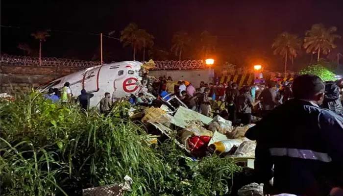 केरल में कोझिकोड एयरपोर्ट पर विमान हादसा