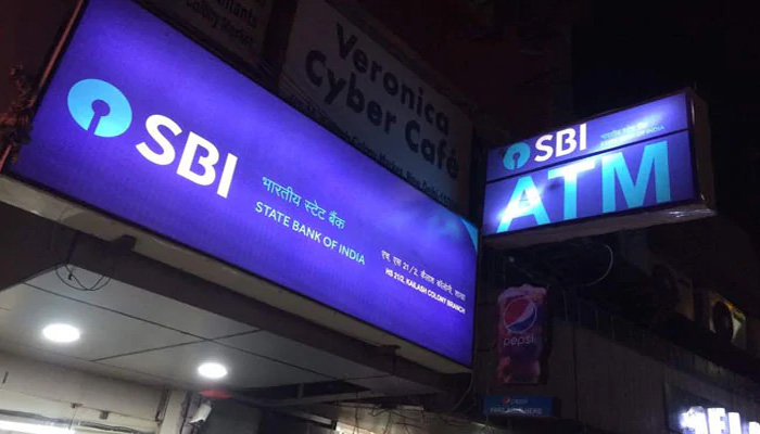 SBI ग्राहक सावधान: बैंक ने दिया तगड़ा झटका, अब हर ट्रांजैक्शन पर कटेगें पैसे