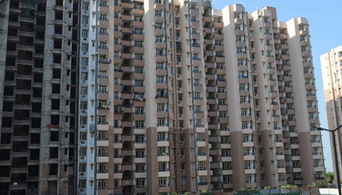 Noida Authority Refund money to buyers action against defaulter builders