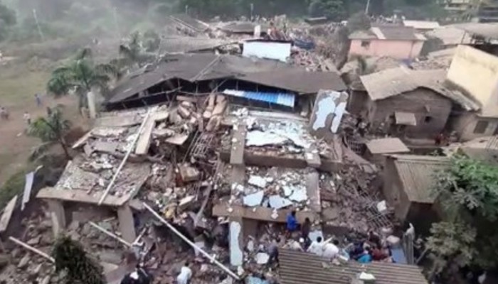 हादसे से हिला महाराष्ट्र, भरभरा कर गिरी 4 मंजिला ईमारत , 200 लोग दबे : Video