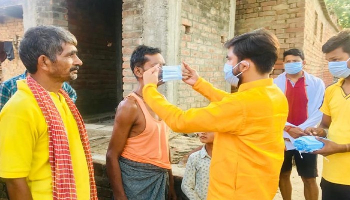 भाजपा नेता आशुतोष सिंह बने जन रक्षक, लोगों की मदद के लिए बढ़ाया हाथ