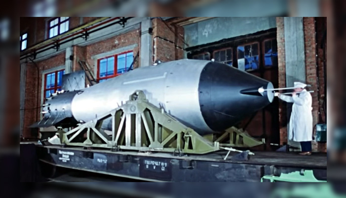 King of bombs: दुनिया का सबसे ताकतवर बम, नाम से कांप उठते हैं आज भी लोग
