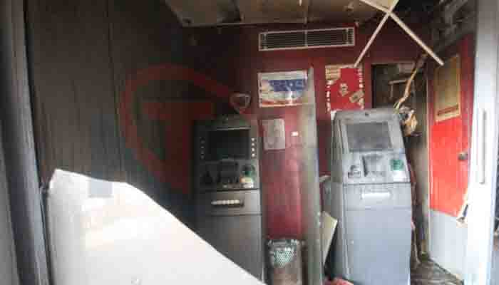 शार्ट सर्किट से लगी भीषण आग, ATM की कई मशीनें जलकर ख़ाक, देखें तस्वीरें