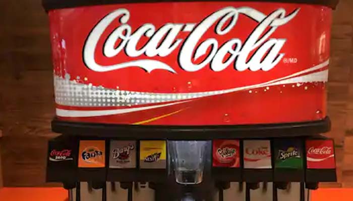 Coca-Cola देगा झटका: किया बड़ा एलान, होगी हजारों कर्मचारियों की छंटनी