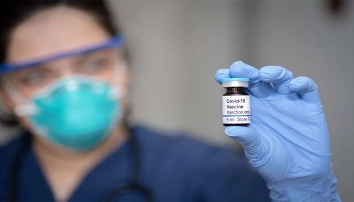 विवादों में घिरी रूस की पहली कोरोना वैक्सीन, बड़े वैज्ञानिक ने दिया इस्तीफा