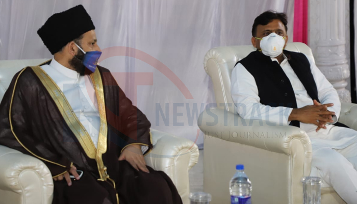 ईद-उल-अजहा: सपा राष्ट्रीय अध्यक्ष अखिलेश यादव इमाम फिरंगी महली से मिलने पहुंचे