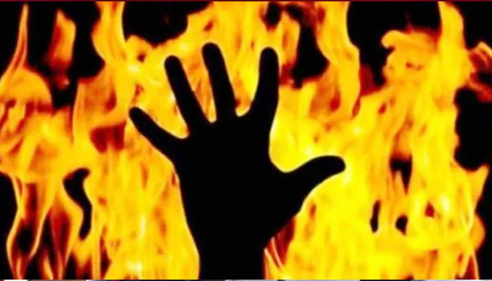 यूपी में दबंगइयों का राज: मौसेरे भाई ने जला दिया खुद का भाई, हुई मौत