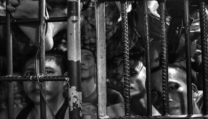 जेल में 350 कैदी संक्रमित: पुलिस-अधिकारियों की हालत खराब, राज्य में मचा हड़कंप