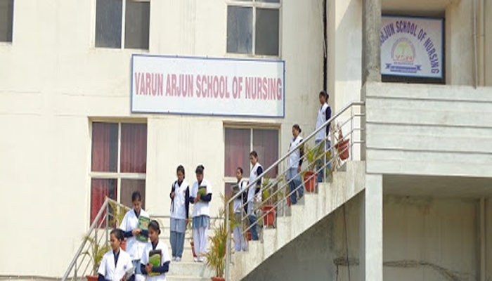 छत से कूदी छात्रा: मेडिकल कालेज में मचा हड़कंप, प्रशासन के खिलाफ मुकदमा दर्ज