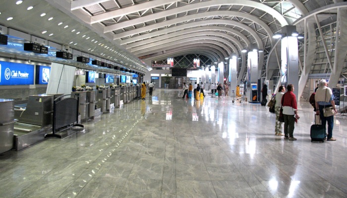 अडानी ग्रुप को मिला मुंबई एयरपोर्ट के संचालन का भी अधिकार