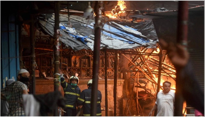 मुंबई में भयानक आग: हादसे से कांप उठे सभी लोग, पहुंची दमकल की कई गाड़ियाँ