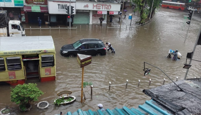 बारिश का रेड अलर्ट: डूब गया भारत का ये शहर, खतरे में आई हजारों की जान