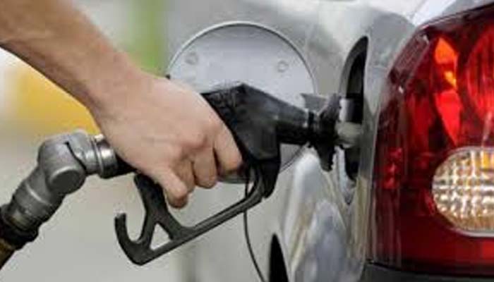 महंगा हुआ पेट्रोल: राहुल गांधी ने सरकार पर कसा तंज, कहा कर रही बड़ी गलती