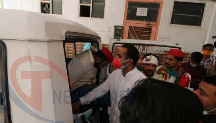 सपा समर्थकों पर लाठीचार्ज: सिविल अस्पताल पहुंचे सुनील सिंह साजन, देखें तस्वीरें