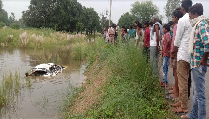 भीषण सड़क हादसा: नहर में गिरी सवारियों से भरी गाड़ी, दर्दनाक मौतों से दहला यूपी