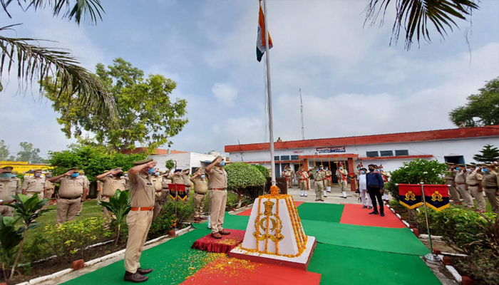 शामली SP विनीत जायसवाल ने किया झंडा रोहण, ऐसे मनाया स्वतंत्रता दिवस