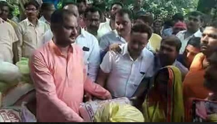BJP MLA Indrapratap Tiwari Khabbu giving relief
