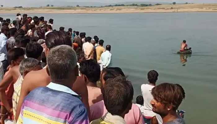 Boat overturned in Chambal river