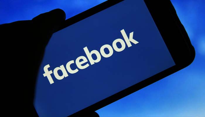 Facebook कैमरे से अलर्ट: डेटा चुराने का आरोप, फोन से यूजर की जासूसी