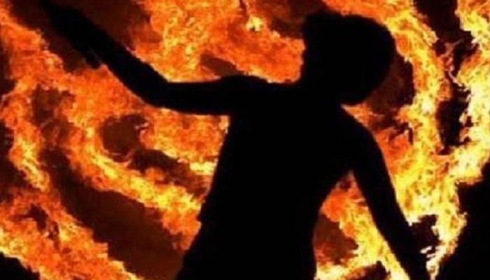 यूपी में भयानक हत्याकांड: पत्नी और मां को जिंदा जलाया, ये है वजह
