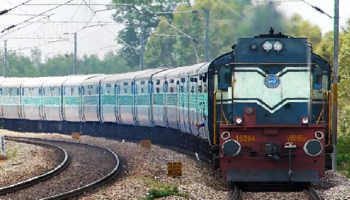 100 नई स्पेशल ट्रेनें चलाने की तैयारी में रेलवे, राज्य सरकारों से हो रही चर्चा