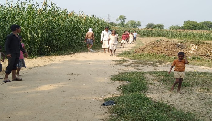 500 की आबादी का गांवः बदलते भारत की तस्वीर में नहीं, सदियों से तरस रहा रास्ते को