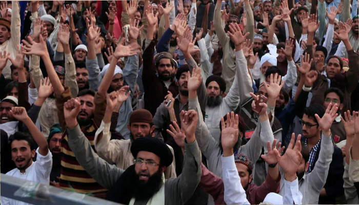 मुस्लिमों पर खतरा: पाकिस्तान में खून के प्यासे हुए आतंकी, इमरान भी शामिल