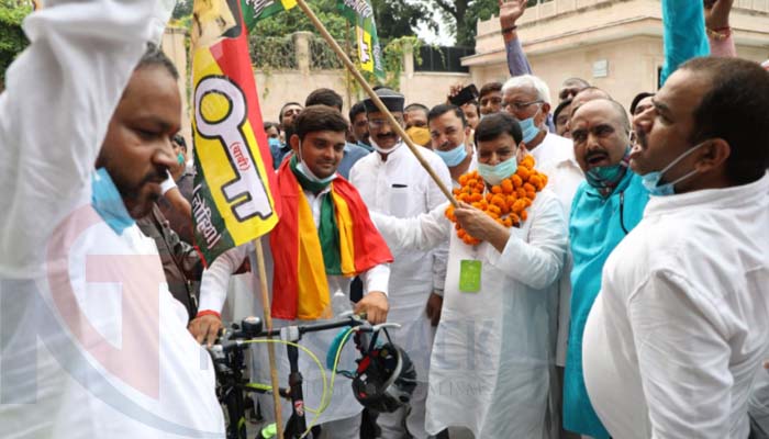 प्रसपा अध्यक्ष शिवपाल यादव ने दी साइकिल यात्रा को हरी झंडी, देखें तस्वीरें