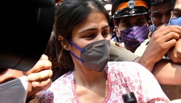 Reha Chakraborty will knock Bombay High Court door-3