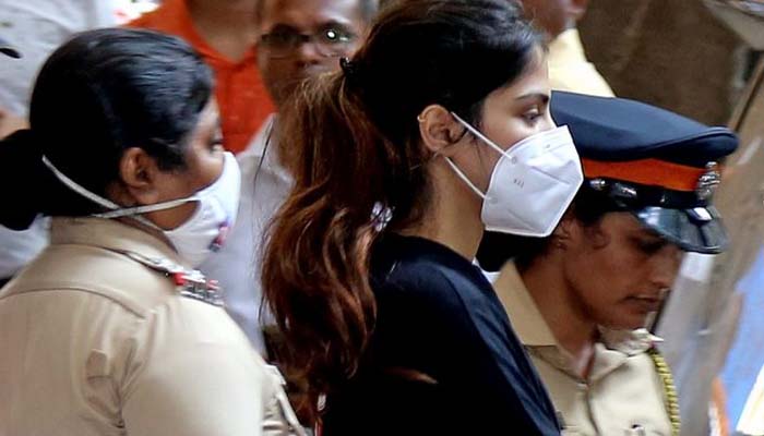 Reha Chakraborty will knock Bombay High Court door-3