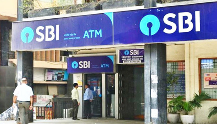 30,000 बैंक कर्मचारियों की छटनी, SBI ने दिया भारी-भरकम झटका