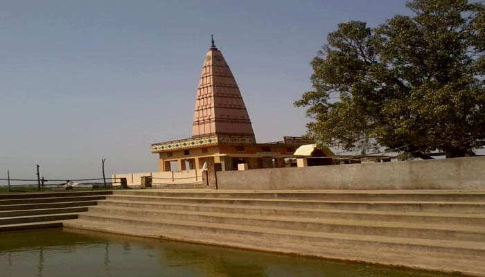 दुनिया का अनोखा मंदिर, यहां के चमत्कारी कुंड में स्नान से होता है कुष्ठ रोग का इलाज