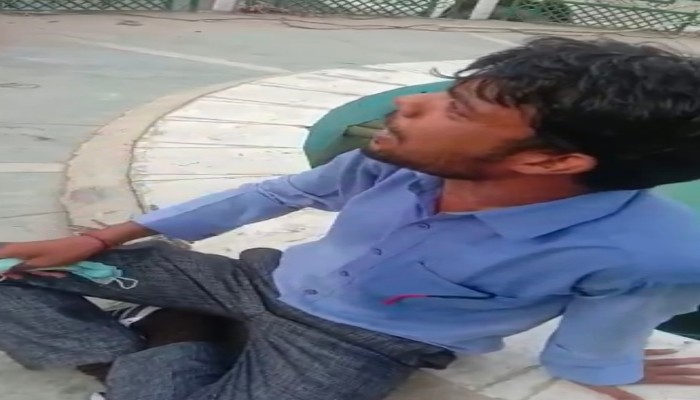 hardoi man tried to burn himself police arrested