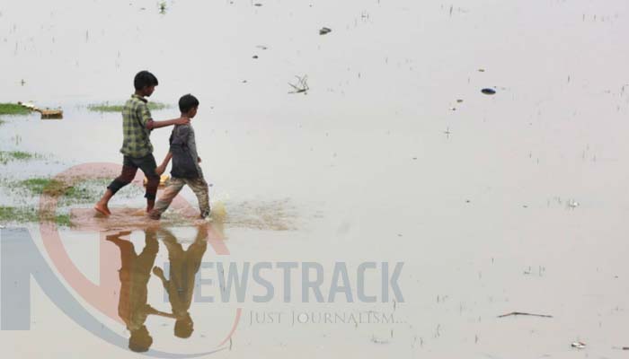 लखनऊ में बारिश: लोगों को काफी दिक्कतों का सामना करना पड़ा, देखें तस्वीरें