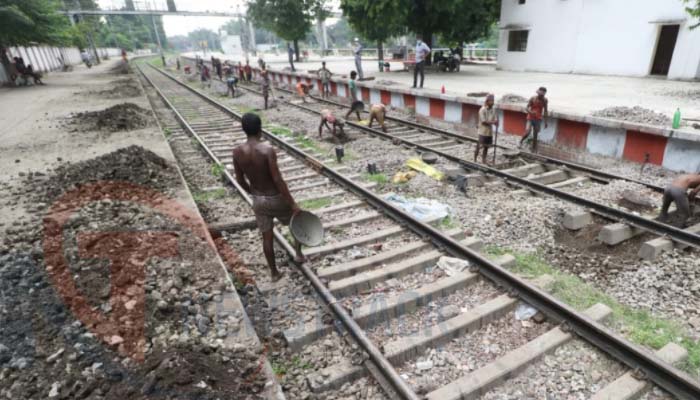 चारबाग रेलवे स्टेशन को किया गया सैनिटाइज, कल से शुरू होगा ट्रेनों का संचालन