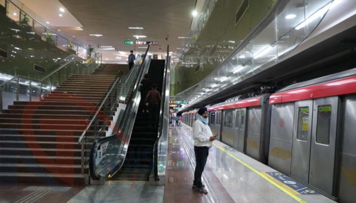 फिर पटरियों पर दौड़ी मेट्रो: आज से शुरू हुआ लखनऊ मेट्रो का संचालन, देखें तस्वीरें