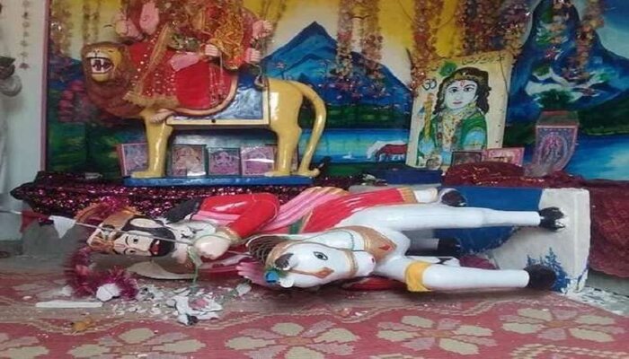 पाकिस्तान में बड़ा बवाल: मंदिर में घुसकर की तोड़फोड़, हुआ जमकर हंगामा