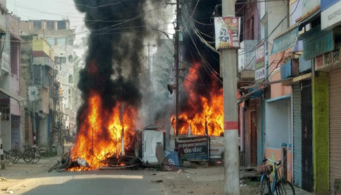 हिंसा से कांपा बिहार: जला दी गईं पुलिस चौकियां, मच गई हर तरफ अफरा-तफरी